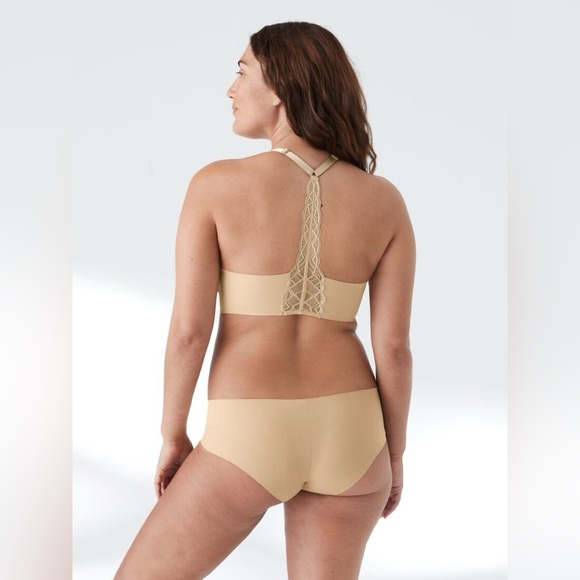 True Body Triangle Lace Racerback Bra - Picture 8 of 11